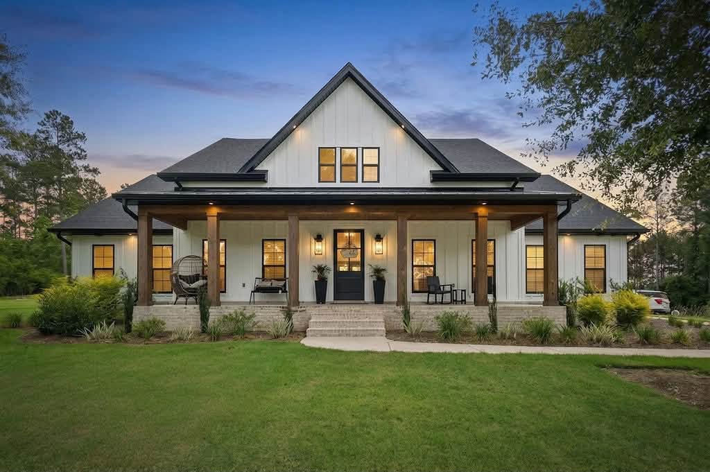 Custom new-construction farmhouse on acreage in Northwest Florida